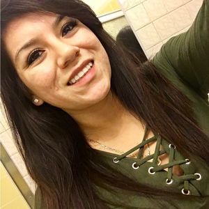 Meet your Posher, Nayeli